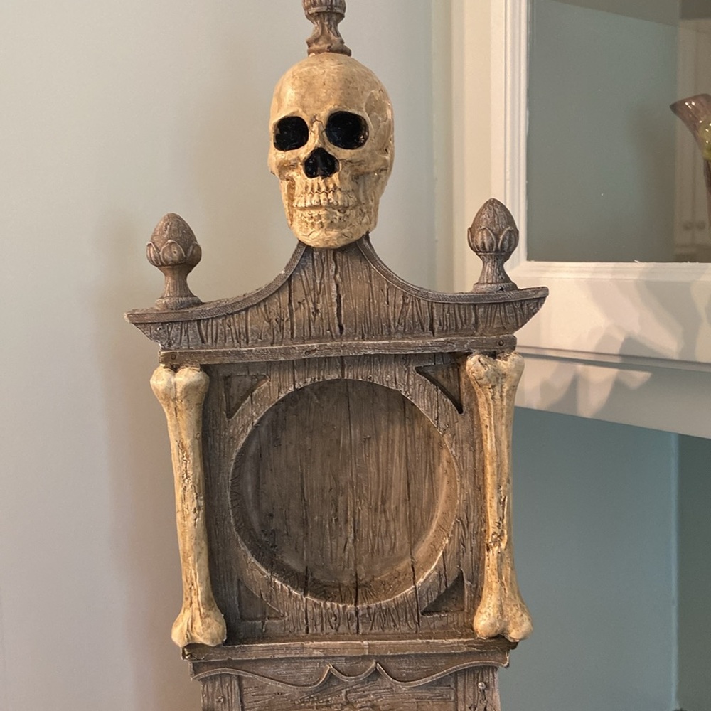26” Grandin Road Skeleton Skulls Tabletop Grandfather Lit Clock Spooky Halloween - Picture 10 of 17